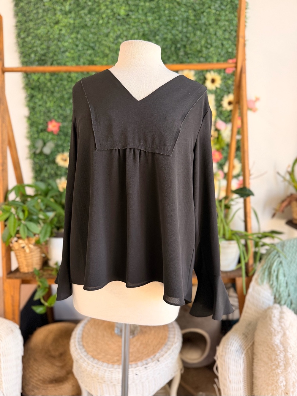 Calvin Klein Black V-Neck Flowing Long Sleeve Blouse
